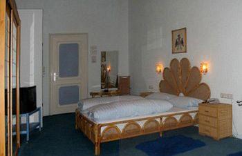 Hotel Am Berg Francfort-sur-le-Main Extérieur photo