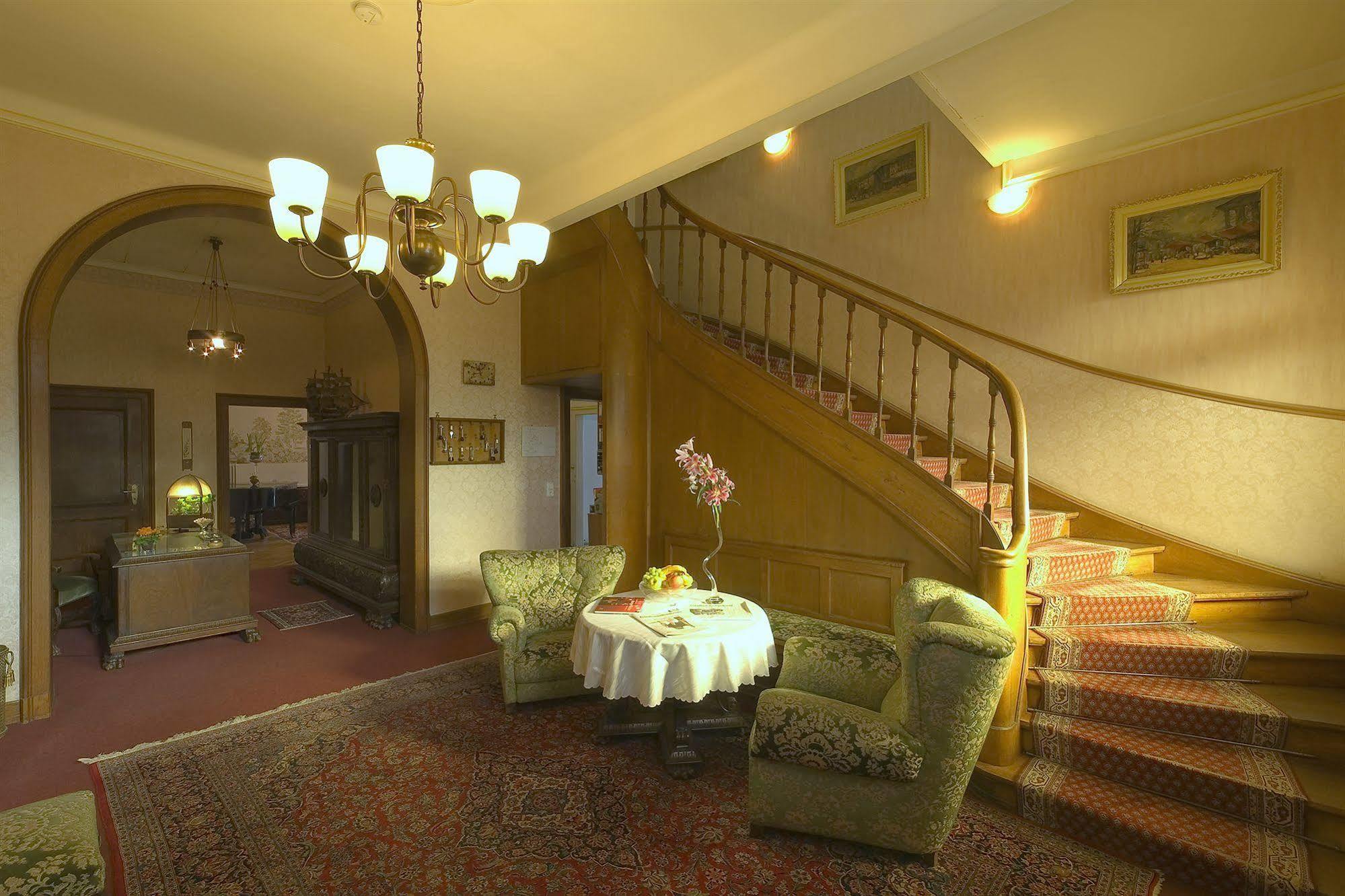 Hotel Am Berg Francfort-sur-le-Main Extérieur photo