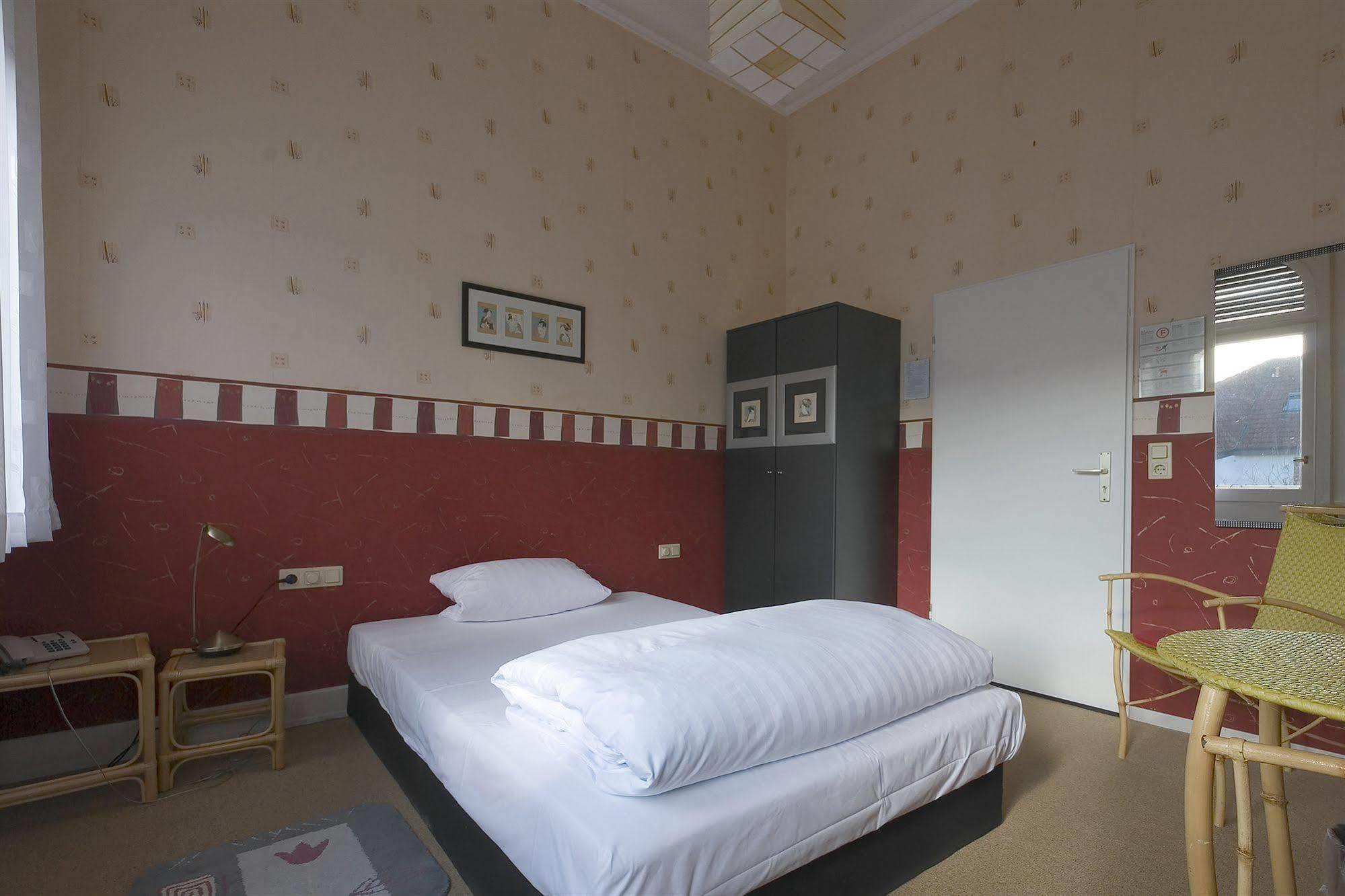 Hotel Am Berg Francfort-sur-le-Main Extérieur photo