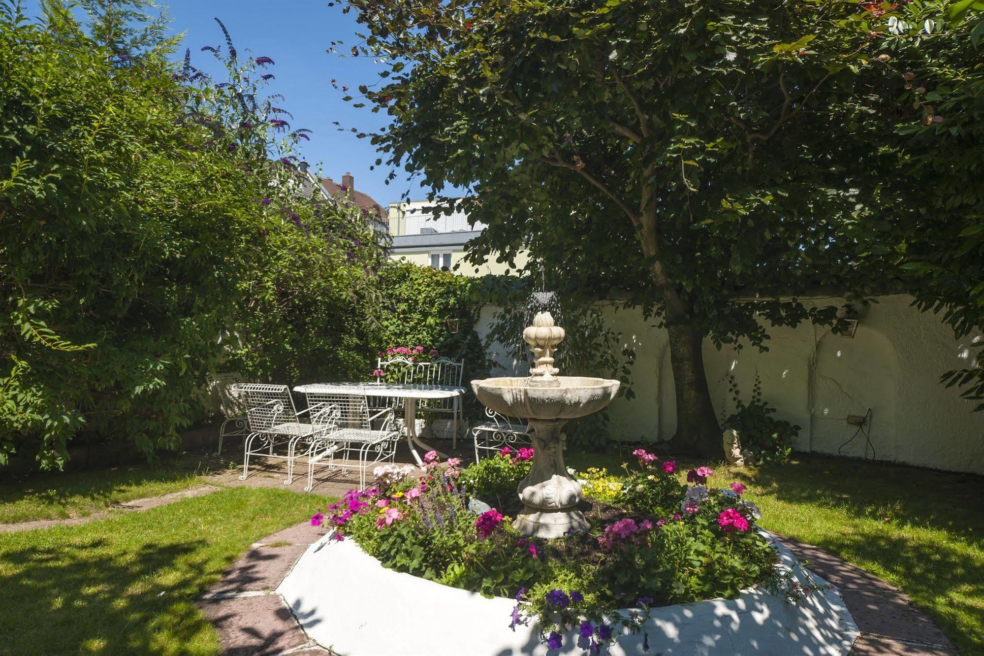 Hotel Am Berg Francfort-sur-le-Main Extérieur photo